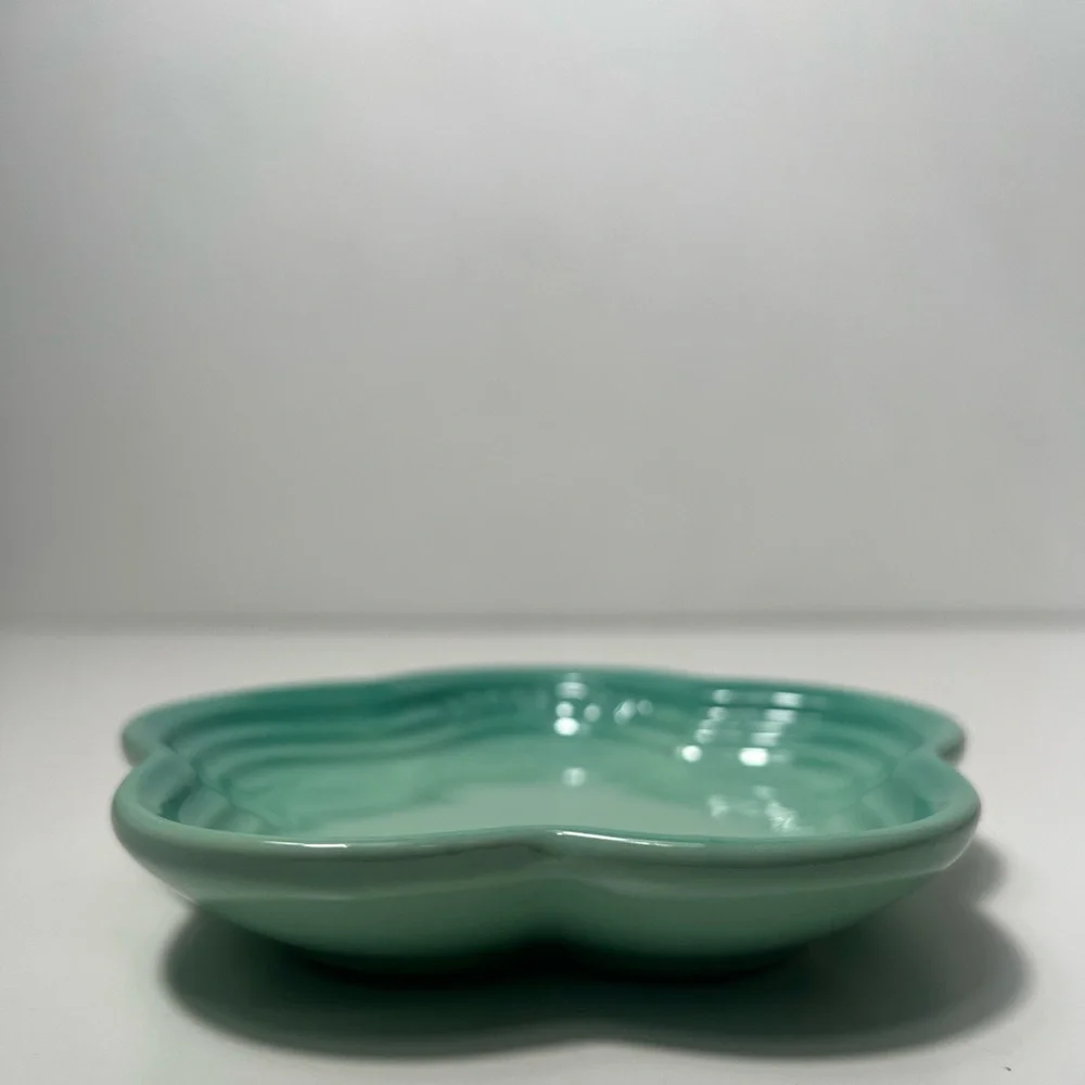 Le Creuset Stoneware Flower Petal Scalloped Trinket Dish Plate Tray